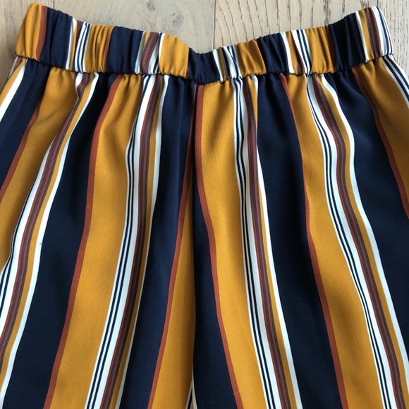 Striped Cropped Pants - Picture 4 of 6